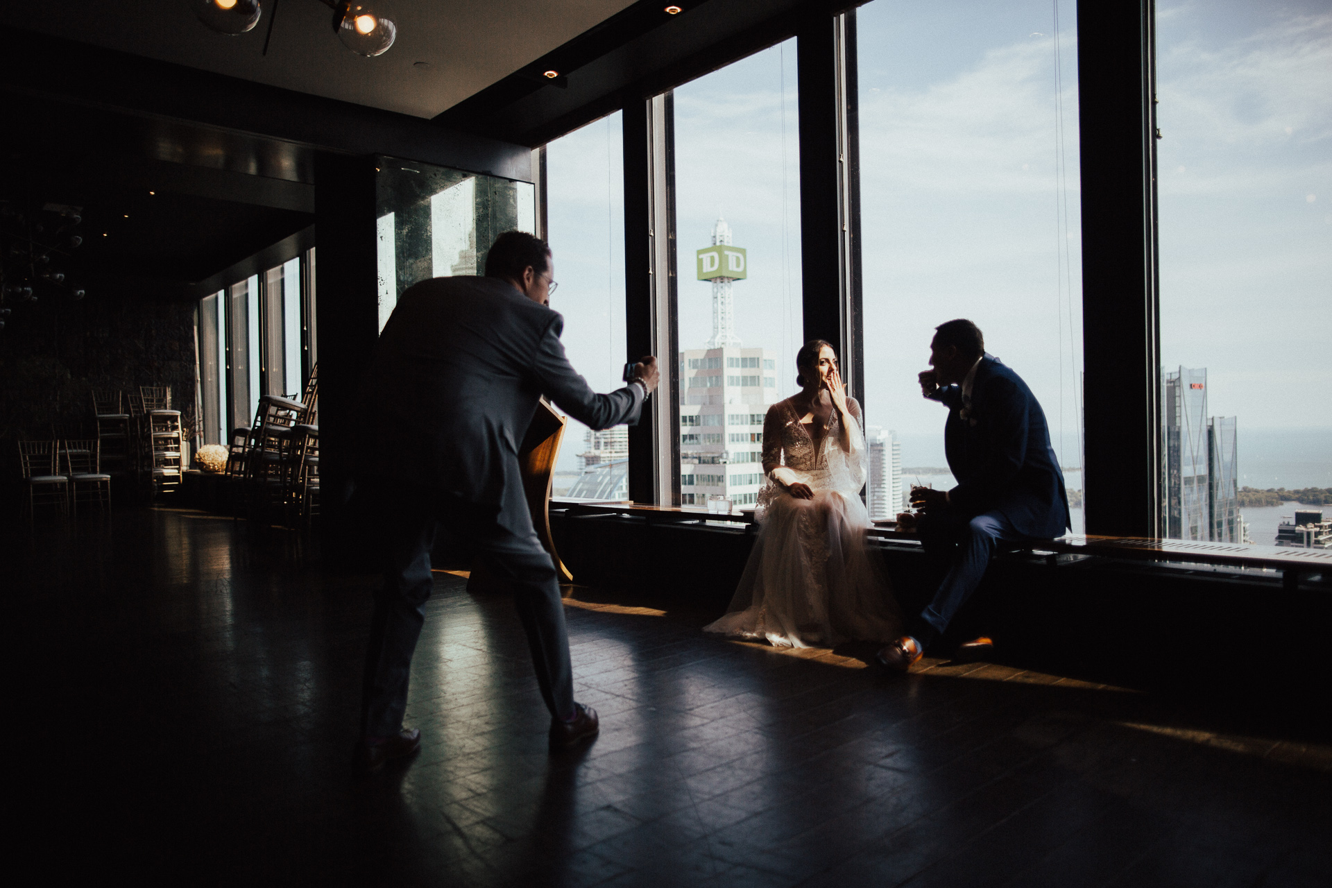 Canoe Restaurant Wedding Pictures by Toronto Wedding Photographer Avangard Photography