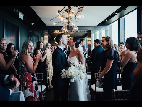 Elegant Canoe Restaurant Wedding by Toronto Wedding Photographer Avangard Photography