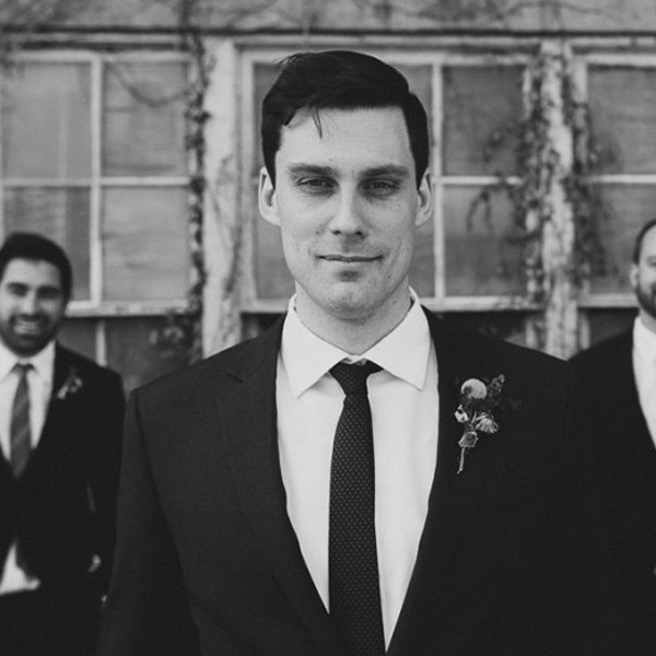 The Organic Style of Wedding Photography Posing