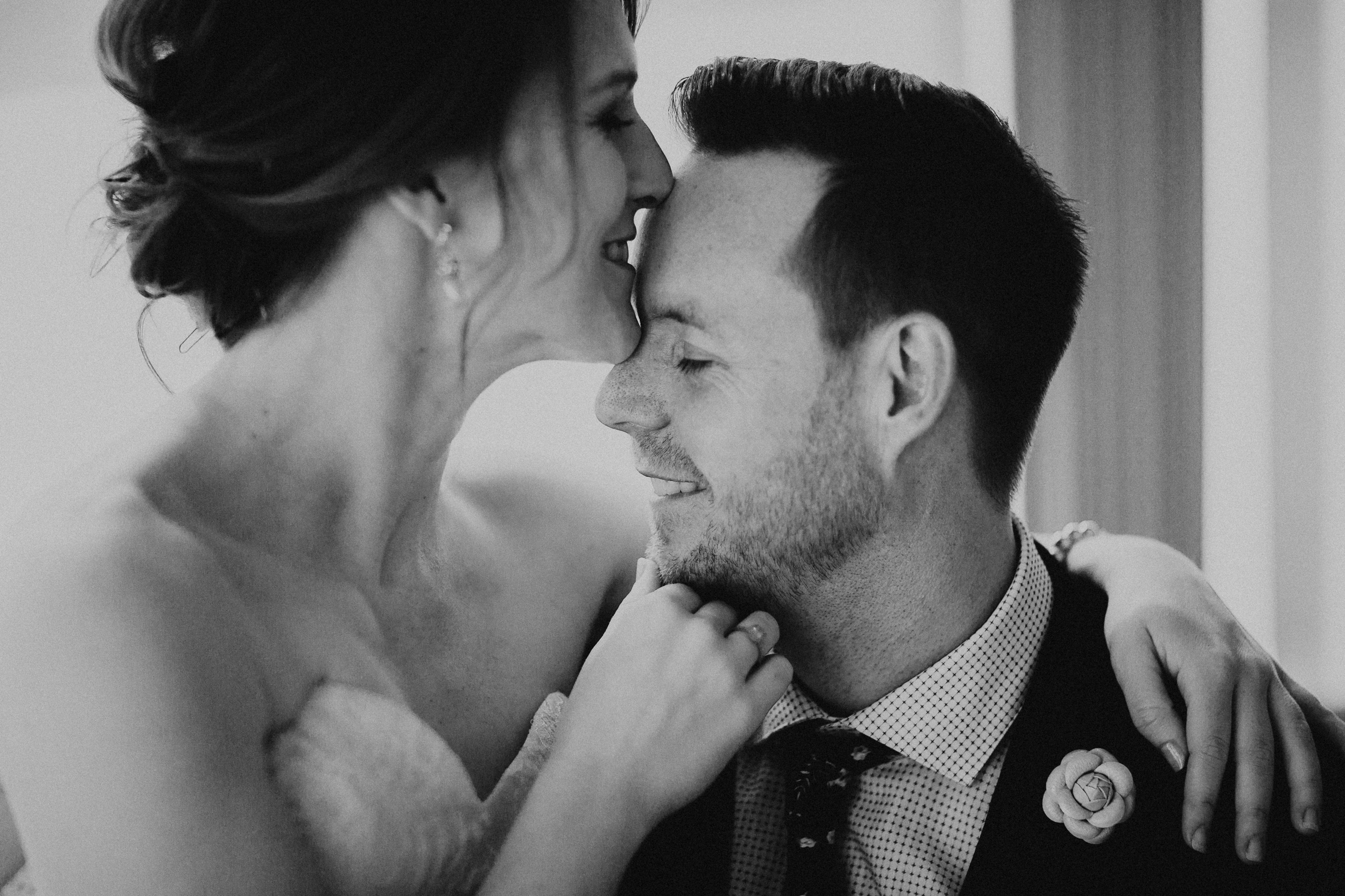 The Ultimate Guide to Wedding Couple Poses