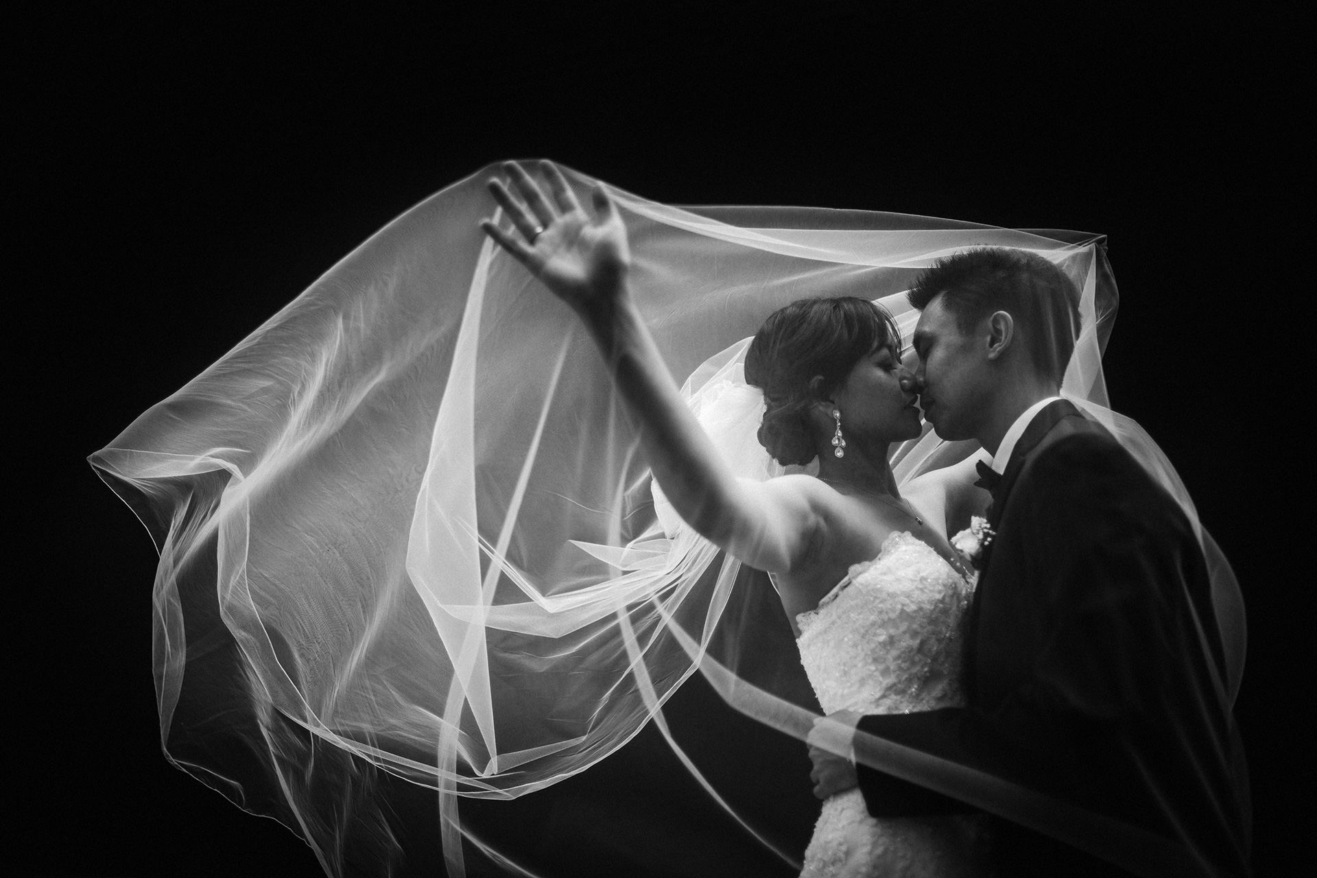 The Ultimate Guide to Wedding Couple Poses