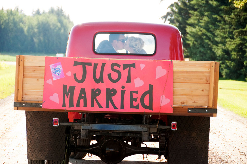Auberge Du Pommier Restaurant & Aga Khan museum makes a dream wedding come true!