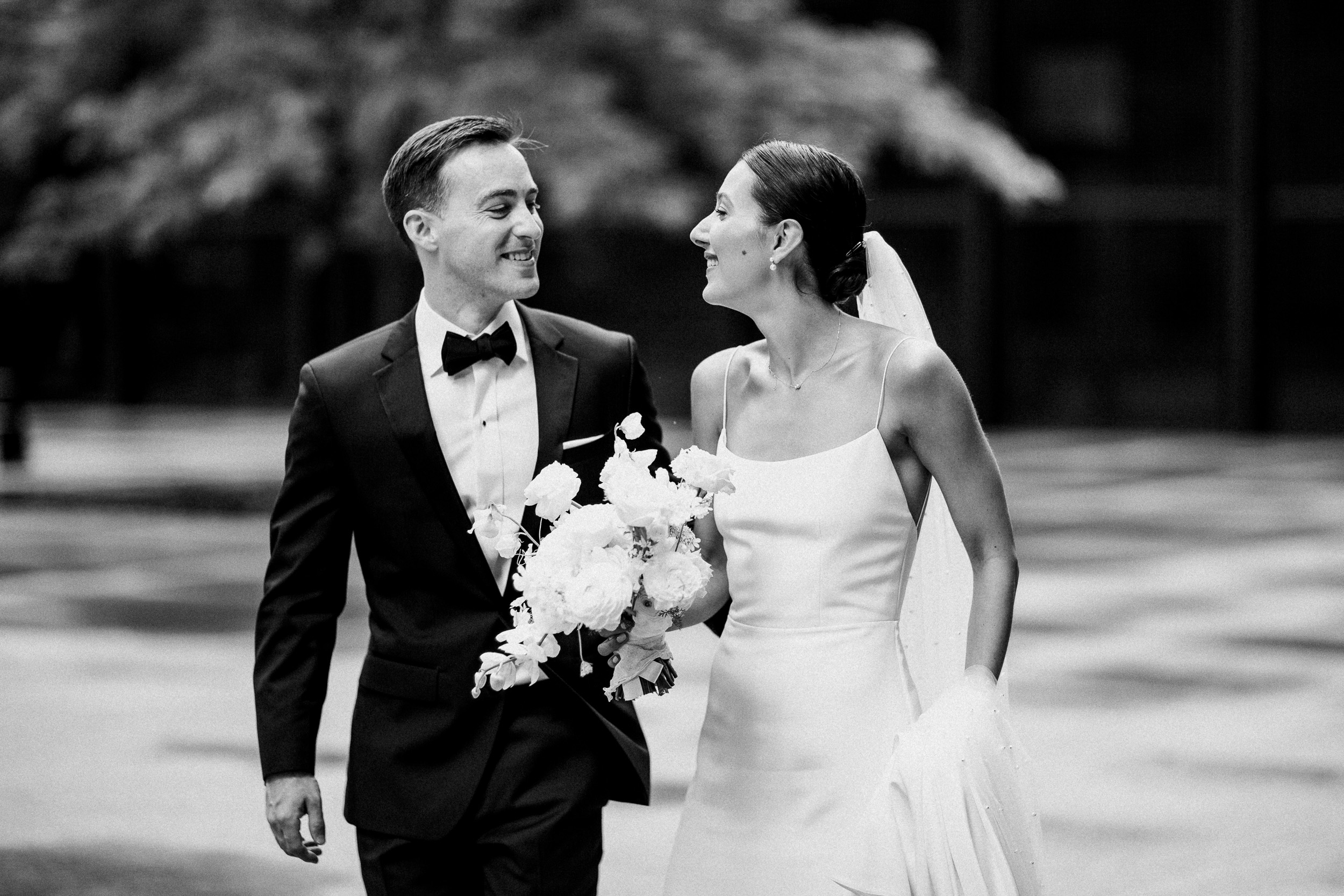 What is the Difference Between a Wedding Consultant and a Wedding Planner?