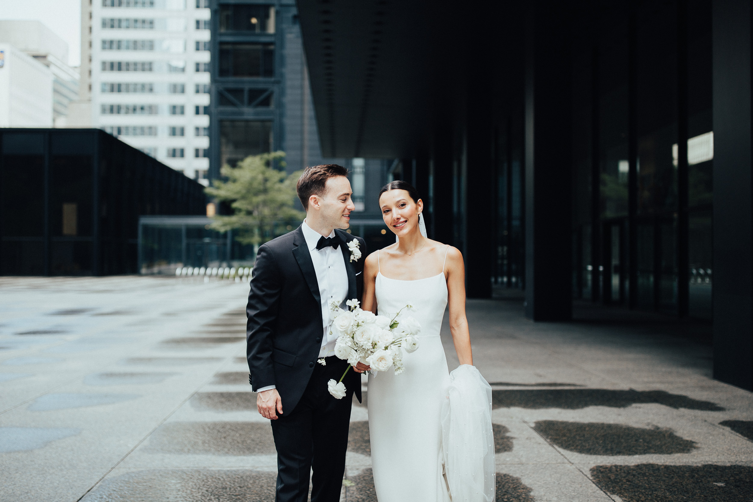 What is the Difference Between a Wedding Consultant and a Wedding Planner?