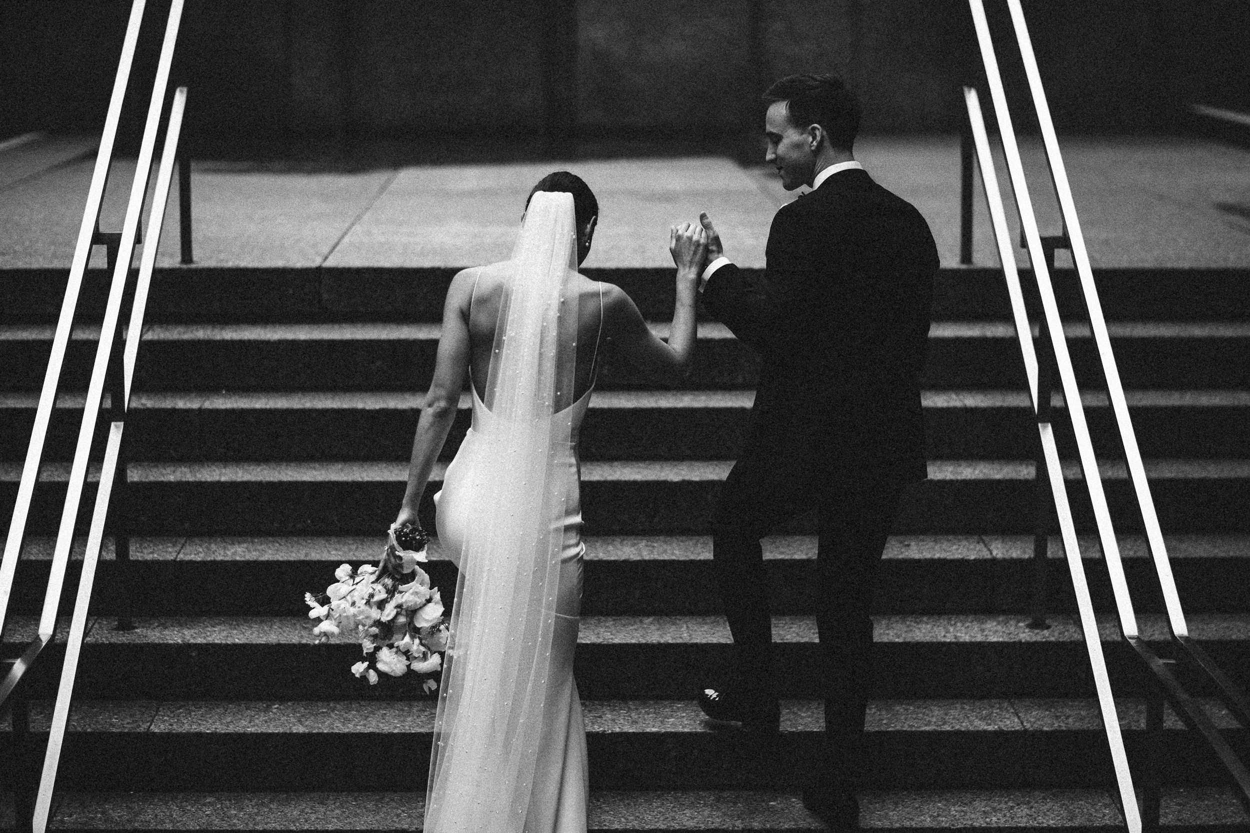 What is the Difference Between a Wedding Consultant and a Wedding Planner?
